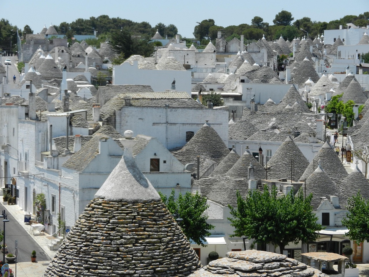 Trullo caratteristico della Valle d'Itria, immerso nella natura e lontano dal turismo di massa.